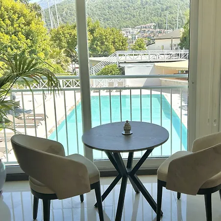 Marina Boutique מלון