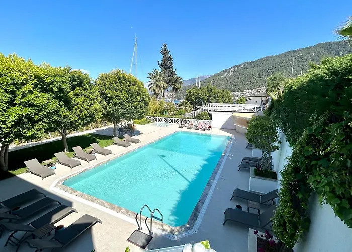 Marina Boutique Hotel 3*