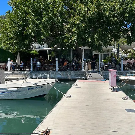 Marina Boutique Hotel 3*